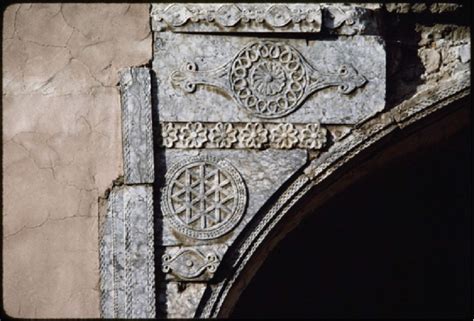 Mosulian Marble used in decorating arches in one the houses in Mosul... | Download Scientific ...