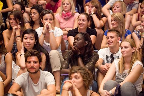 Universitarios Catalanes Muestran Barcelona A Estudiantes De