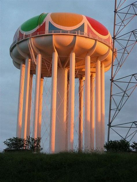 Only Cool Places Have Their Own Water Tower Worlds Of Fun In Kcmo