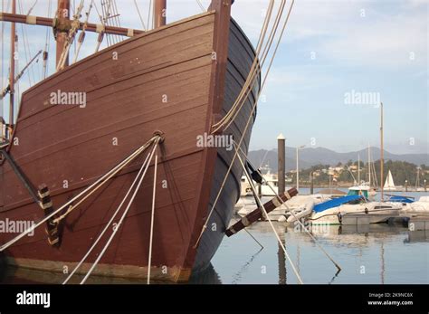 Reproducción De La Carabela Pinta De Cristóbal Colón Atracada En El Puerto De Baiona En Galicia