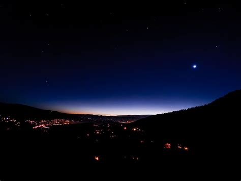 Kota Malam Gelap Langit Berbintang Kota Malam Lampu Kota Wallpaper