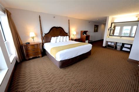 Crown Choice Inn & Suites Lakeview & Waterpark Mackinaw City, Michigan ...