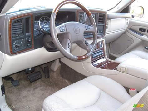 Shale Interior 2003 Cadillac Escalade ESV AWD Photo #56620091 | GTCarLot.com