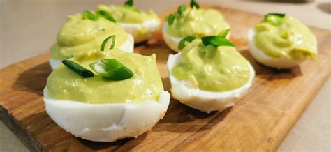 Cum Se Prepara 3 Oua Umplute Cu Pasta De Avocado 0 Bucataria Lui Tati