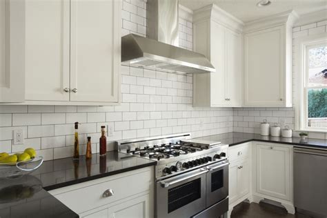 Modern-Kitchen-With-White-Subway-Tile-478427147 ...