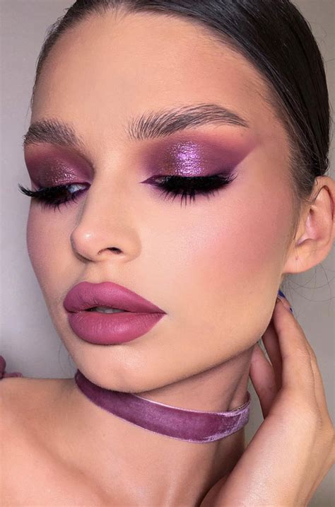 Stunning Makeup Looks 2021 Glitter And Smokey Glam Look