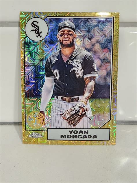 Topps Series Yoan Moncada Silver Pack Mojo Refractor T C