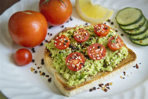 Aprenda A Fazer O Verdadeiro Avocado Toast