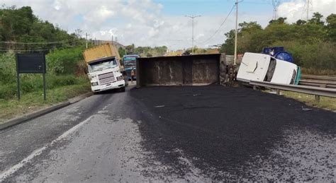 A Gazeta Carreta Tomba E Interdita Trecho Da Rodovia Do Contorno Em