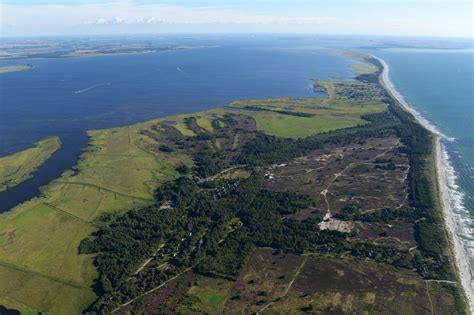 Insel Hiddensee Von Oben Heide Landschaft D Nenheide An Der Meeres