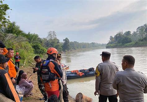 Diduga Kelelahan Berenang Menyebrangi Sungai Batang Tebo Andi Hilang