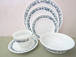 Corelle Old Town Blue Dinnerware Set Pyrex Cup