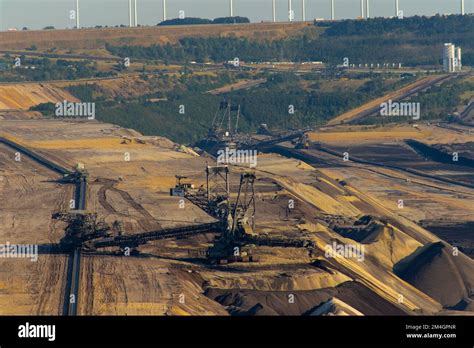 Giant Excavator In Open Pit Mine Hi Res Stock Photography And Images