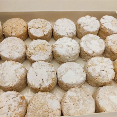 Bollitos De Almendra Del Obrador De Las Carmelitas Descalzas Del