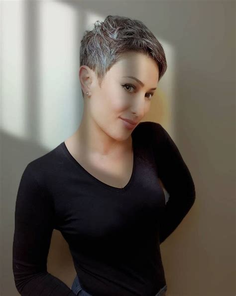 Born Pixie Haircut For Women Pixiehaircut Hairology Hair Cuts