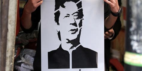 Scandalo In Pakistan Ex Premier Imran Khan E Moglie Condannati Per