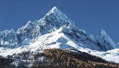 Due Alpinisti Francesi Muoiono Sul Monviso I Corpi Ritrovati Alla Base