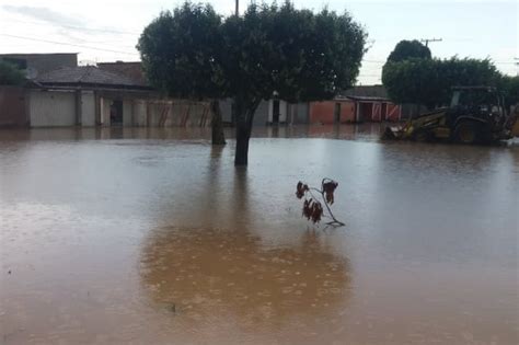 Temporal Deixa Casas E Ruas Alagadas Em Vários Bairros Em Itabela