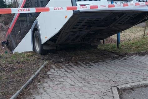 Wypadek autobusu w Czechowicach Dziedzicach ZDJĘCIA Super Express