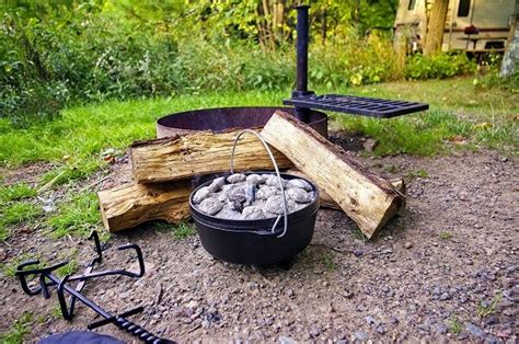 A Beginner S Guide To Dutch Oven Cooking Easy Balcony Gardening