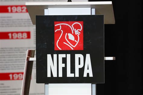 Nflpa Chooses Successor For Executive Director Demaurice Smith The Spun