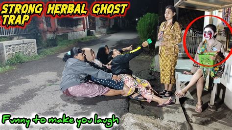 Prank Hantu Jamu Gendong Vs Emak Emak Gaul Auto Bikin Lari Kocar