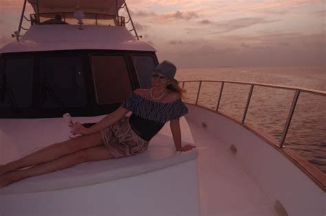 Sunset cruise Maldives with Angsana Velavaru - Zenbabytravel