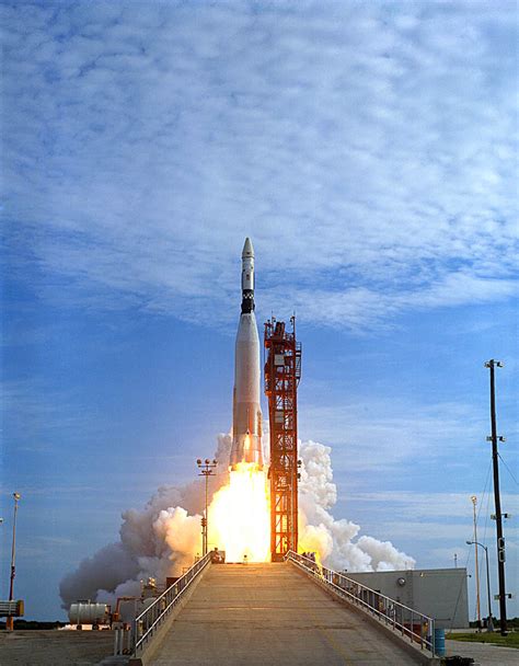 A History Of Nasa Rocket Launches In 25 High Quality Photos Twistedsifter