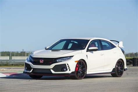 2017 Honda Civic Type R Front Three Quarter In Motion 06 Motor Trend