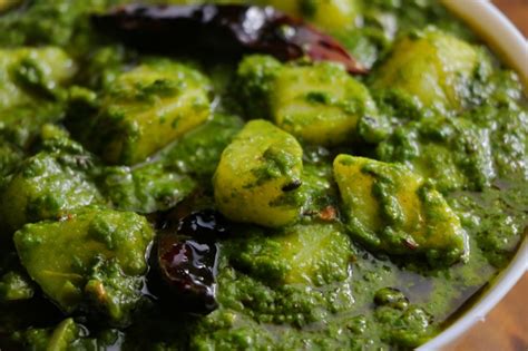 Spinach Curry With Potatoes Dhaba Style Aloo Palak Aloo Palak Sabzi