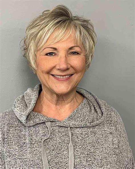 short bobs for mature women 4