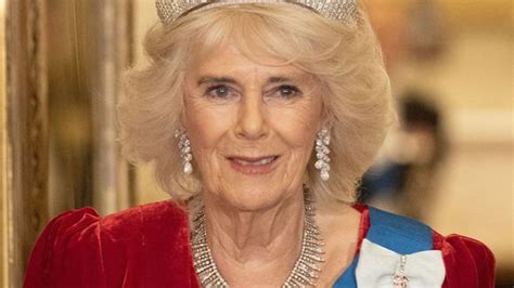 La Reine Camilla Réapparaît Après Linquiétude Lheure Du