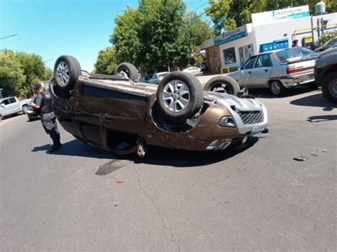 Un Hombre Termina Hospitalizado Luego De Volcar En Su Camioneta El Zonda