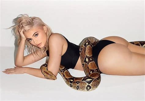 Kylie Jenner Flaunts Her Tits And Ass In Leaked 2017 Calendar Pics