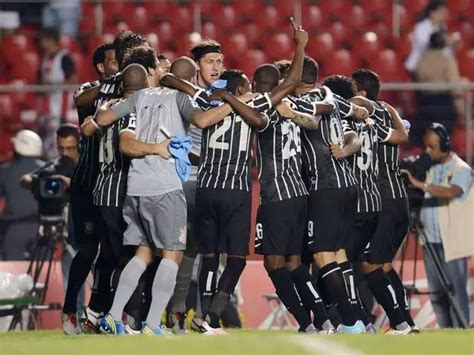 Corinthians bate São Paulo nos pênaltis e é finalista do Paulistão