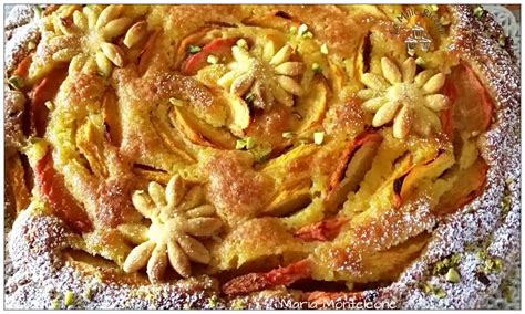 Crostata Con Crema Frangipane Alle Mandorle E Fette Di Pesche Fresche