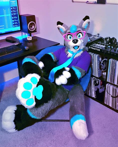 Pin By Fuzzypaws On Fursuit Fursuit Furry Fursuit Paws Anthro Furry