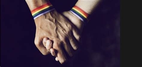 Vigilante Diz Para Casal Gay Parar De Se Beijar E Afastado Do Cargo