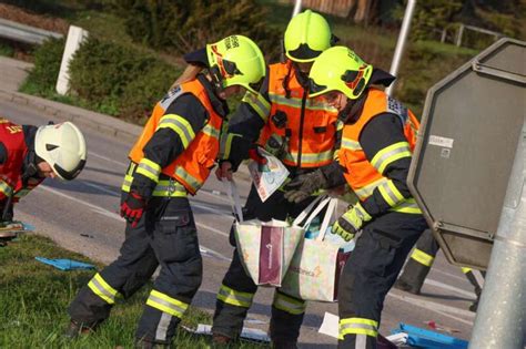 Drei Verletzte Bei Schwerem Unfall Auf Wiener Stra E In Marchtrenk