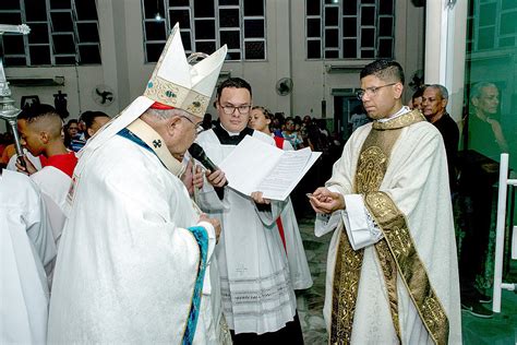 Padre Diogo Toma Posse Na Par Quia Nossa Senhora Da Ajuda Na Ilha Do