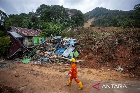 Pemulihan Bencana Kepri Analisis Dampak Tanah Longsor Natuna Antara