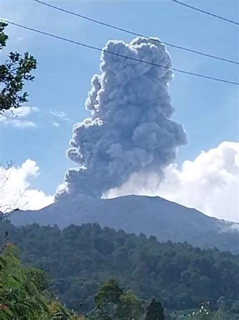 Erupsi Gunung Marapi Aktivitas Penerbangan Di BIM Kembali Ditutup Kaba12