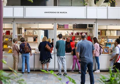 La Feria del Libro de Murcia en imágenes La Verdad