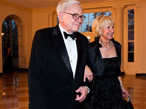 Warren Buffett's marriage to Susan Buffett is unconventional - Business ...