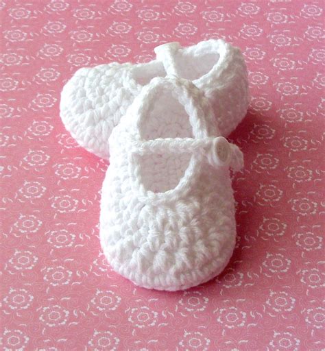 Girl Baby Booties Crochet Pattern, Mary Janes, 28 — Lisa Corinne Crochet