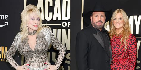 Hosts Dolly Parton Garth Brooks Walk Acm Awards Red Carpet With