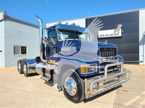 2025 Mack Trucks Pinnacle™ Day Cab 6053 La Crosse Truck Center