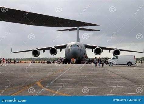 Avion De Charge De Militaires Des Usa Image Ditorial Image Du