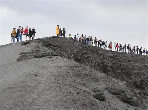 Epic Volcano Tour Vanuatu - the edge of Mount Yasur.