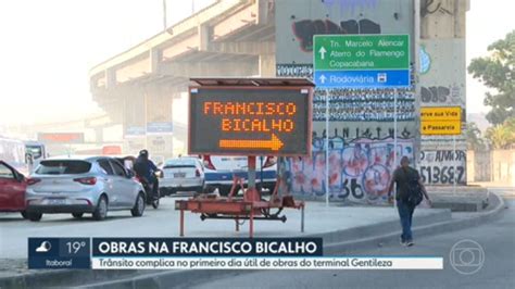 Vídeo Passageiros Reclamam De Falta De Informação No Primeiro Dia útil